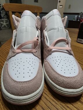 Jordan 1 Mid SE MENS Size 11 Pink and White Low-Top Sneakers New.